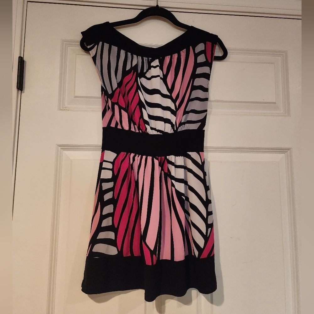 Stretchy silky black and pink mini dress - Picture 4 of 4